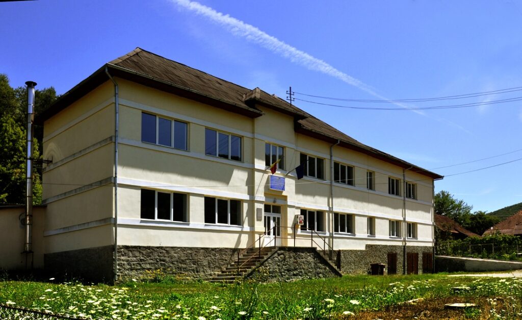 Școala Gimnazială „Ion Buteanu” Buceș a scos la concurs un post de administrator financiar