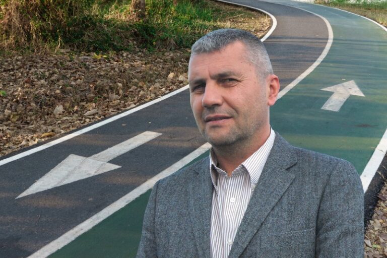Prefectul Călin Marian s-a mișcat în iarnă pentru pista de biciclete Șoimuș-Brad! L-a ascultat cineva?