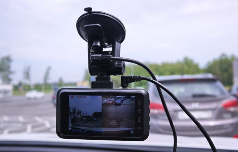 Polițiștii nu mai pot da amenzi în baza camerelor de bord folosite de zeci de mii de şoferi!