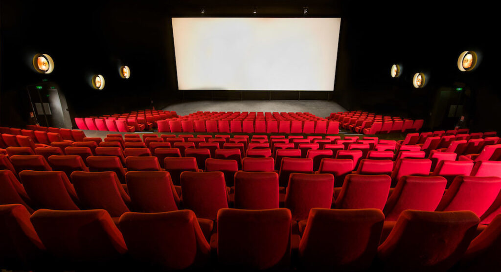 Primele filme la cinematograful din Brad vor rula de Paște: Lucrările sunt 98% finalizate!