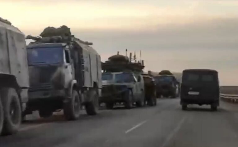 VIDEO cu convoaie militare care traversează Ucraina