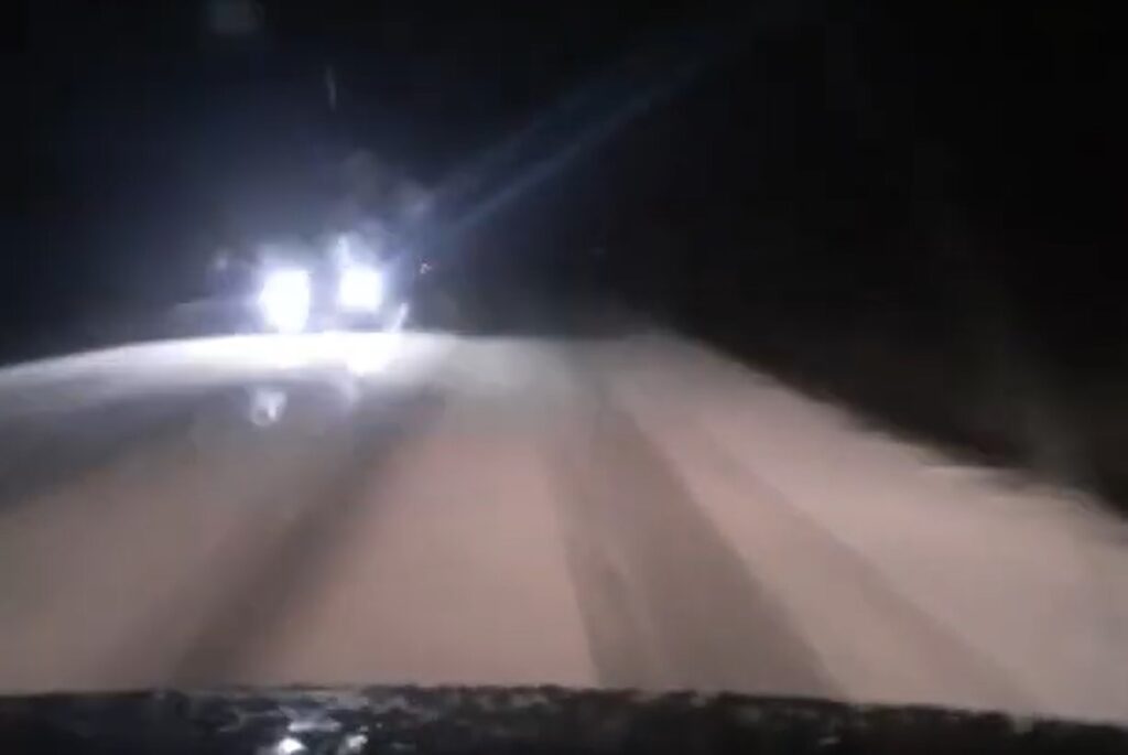 (VIDEO) Atenție șoferi! Pe DN76 Beiuș-Oradea se circulă în condiții de iarnă! Carosabilul este înzăpezit!