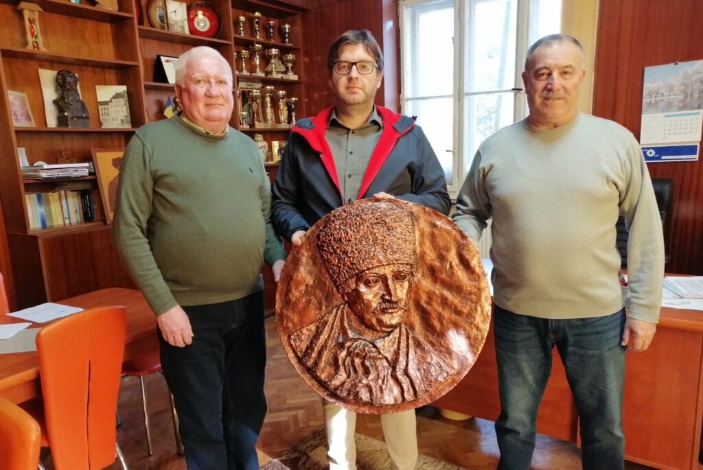 O efigie cu „Crăișorul Munților” a fost donată Liceului Teoretic „Avram Iancu” din Brad