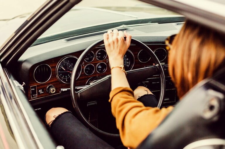 O tânără din Cotiglet a fost depistată în trafic, în timp ce conducea fără permis, un vehicul neînmatriculat
