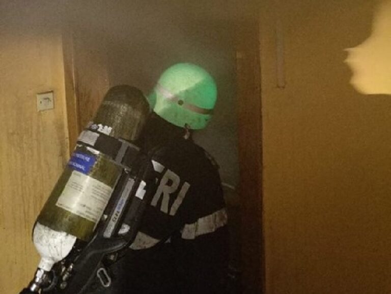 Incendiu la un apartament din Beiuș, de pe strada Livezii