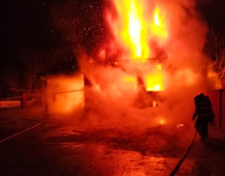 Pompierii au stins un incendiu produs la o magazie în Cordău, Sânmartin