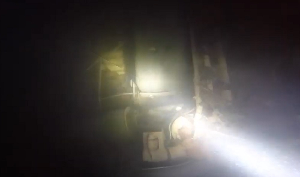 (VIDEO – Știri de Cluj) Scafandrii de la Salvamont-Salvaspeo au filmat mașina scufundată în lacul Someșul Cald