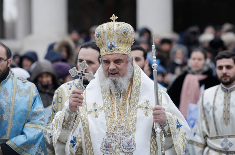 Patriarhul Daniel cere creșterea salariului pentru oamenii bisericii: Aşteptăm cu speranţă concretizarea creşterii sprijinului salarial pentru personalul neclerical