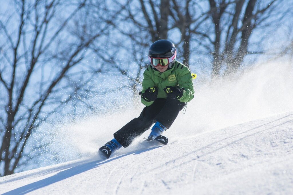 PETIȚIE: Iubitorii de schi și snowboard cer introducerii unei vacanțe în februarie: „Activitățile în aer liber iarna ajută la creșterea imunității copiilor”!