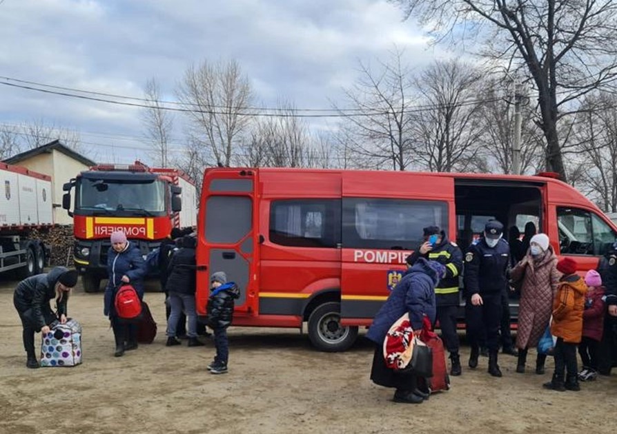 Pompierii din Beiuș și Oradea s-au deplasat la graniță pentru sprijinirea refugiaților ucraineni