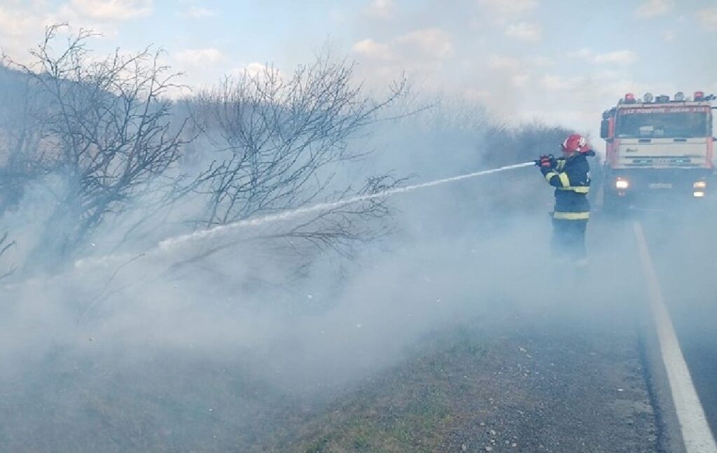 Pompierii din Aleșd, Beiuș și Ștei au intervenit pentru stingerea mai multor incendii din Ștei,  Finiș, Drăgești, Dobrești, Hidișelu de Sus, Aștileu și Borod