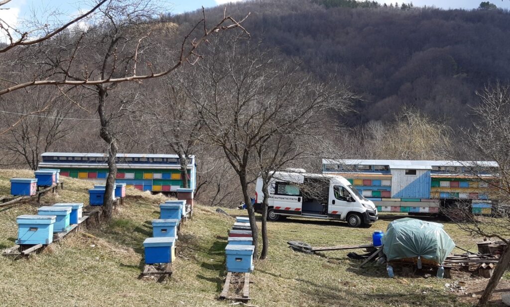RAR, acțiuni pentru sprijinirea apicultorilor și deținătorilor de tractoare și utilaje agricole