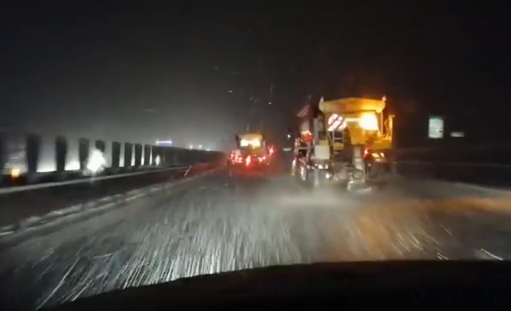 (VIDEO) Ninsori abundente pe autostrăzile A10 Sebeș – Turda și A1, tronsonul Sebeș – Sibiu!