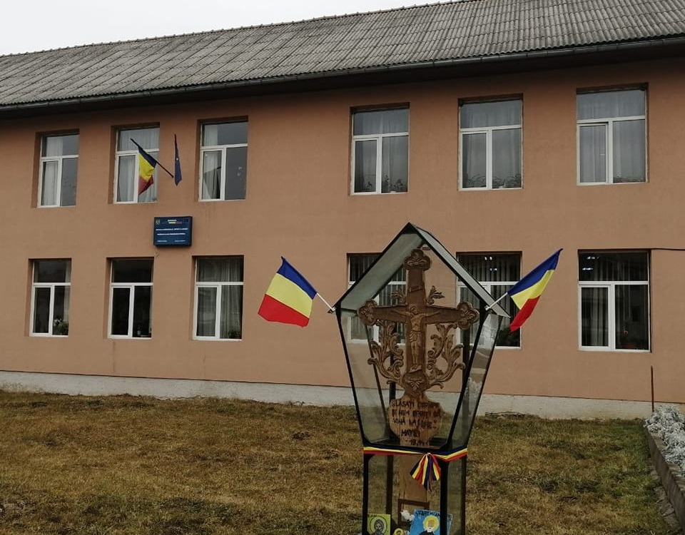 Școala Gimnazială din Hășmaș a scos la concurs un loc de muncă