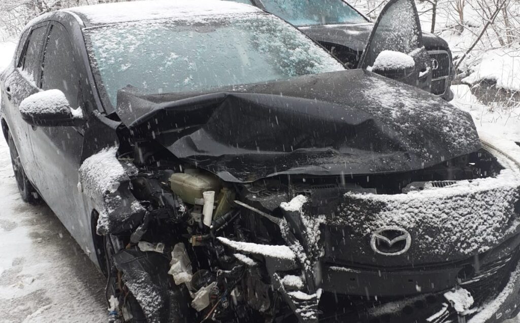 2 mașini implicate într-un accident pe drumul spre Muntele Băișorii – DJ107R și alte 9 împotmolite