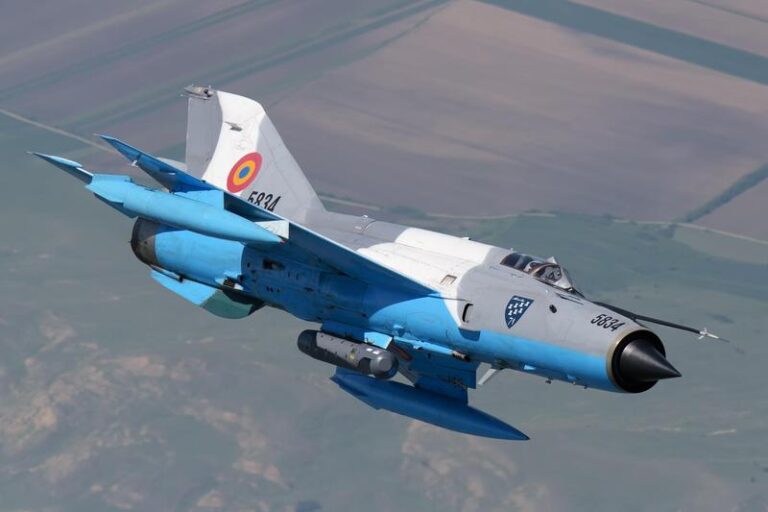 Ministrul Apărării: Armata Română are avioane vechi de 40 de ani şi TAB-uri din anii ’70