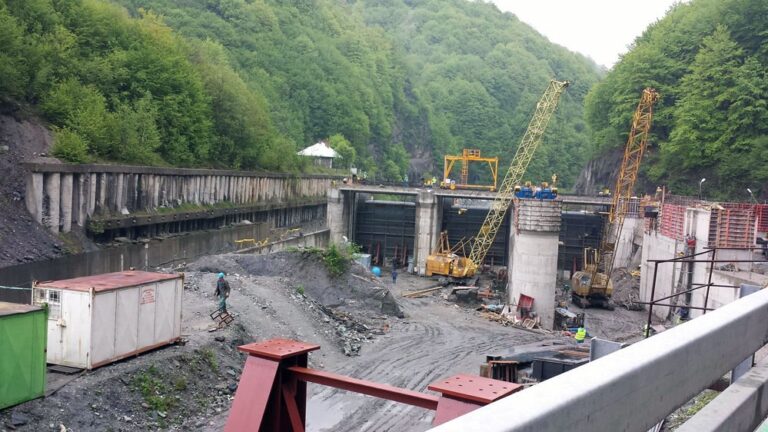 Peste 300.000 de locuințe vor fi alimentate cu energie electrică ieftină produsă de hidrocentrale abandonate din România