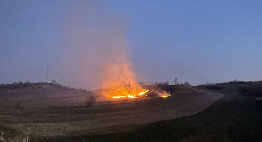 (VIDEO) Au dat foc la miriște în Vața de Jos! Ce pot păți piromanii de ocazie?