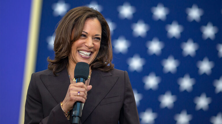 Vicepreședintele SUA, Kamala Harris, în vizită în România! Kamala este după părinți indiancă și jamaicană!