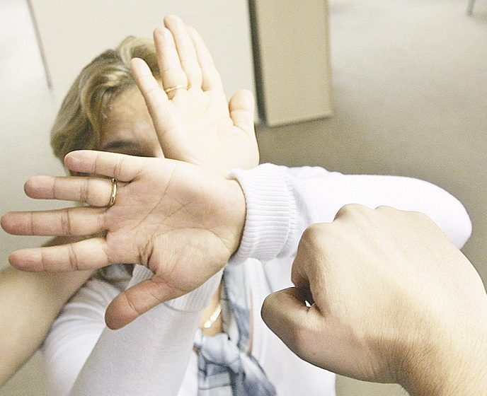 Un bărbat de 49 de ani din Avram Iancu s-a îmbătat și a făcut scandal acasă: Polițiștii l-au „udat” de Paște cu un dosar penal!