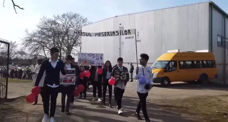 (VIDEO) Elevii Liceului Tehnologic Agricol „Alexandru Borza” din Geoagiu au participat la „Marșul Meseriașilor”