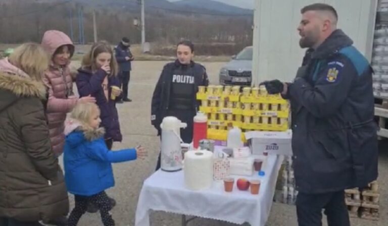 Cafea, ceai, apă și sfaturi, oferite de politiștii din Aleșd și Marghita ucrainenilor care au condus mii de km