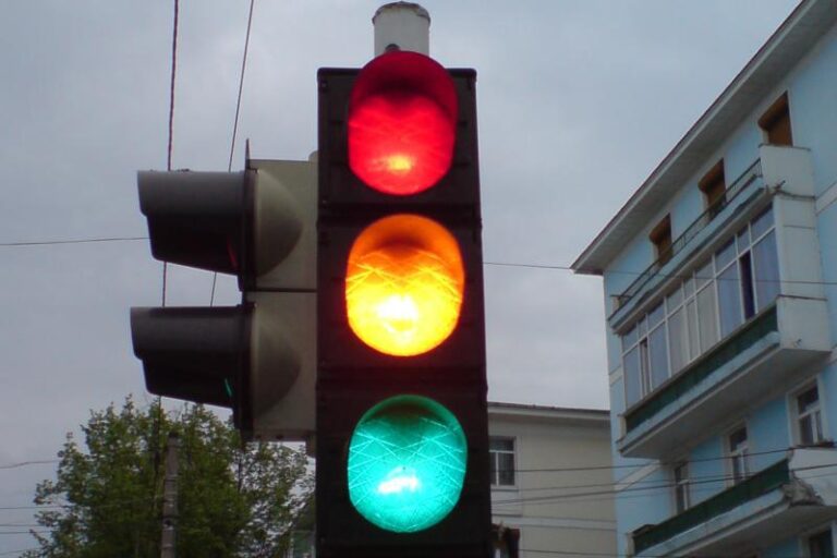 Brad24: Șase semafoare noi vor fi montate în municipiul Brad