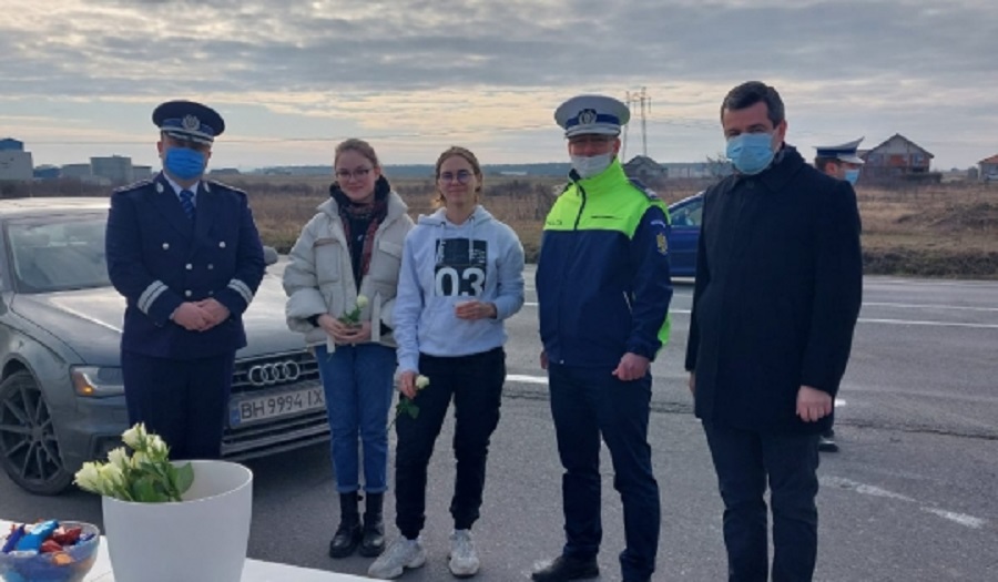 Româncele și ucrainencele prezente în trafic, pe DN1 E60 au fost întâmpinate cu flori, dulciuri și cafea