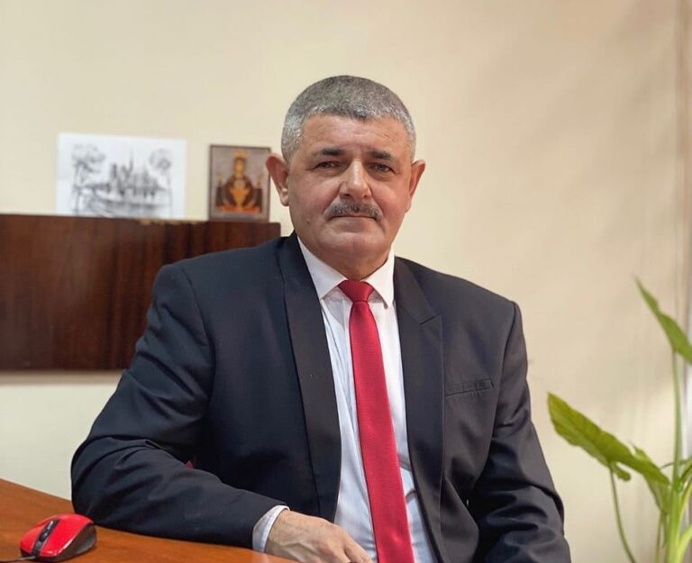 Jos pălăria, Vasile Podaru!
