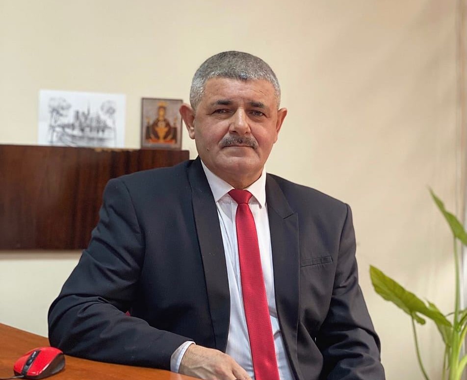 Jos pălăria, Vasile Podaru!