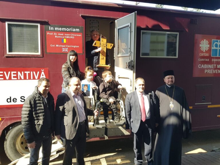 O caravană medicală mobilă dotată cu patru cabinete medicale, în ajutorul ucrainenilor