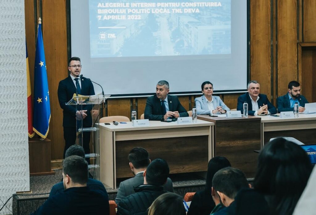 Alex Dîlv a fost votat președintele tinerilor liberali din Deva