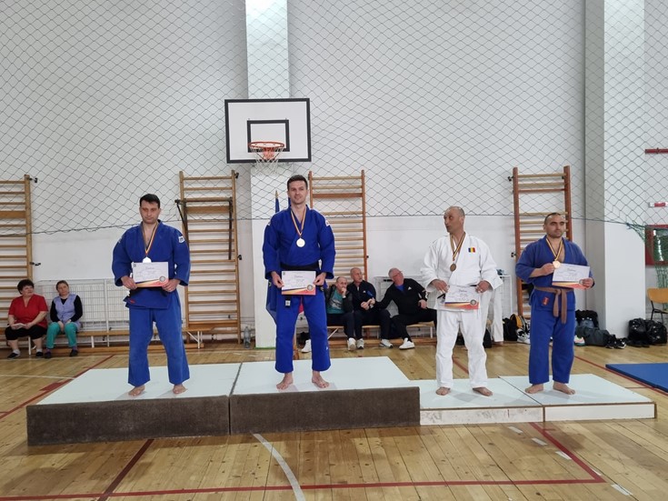 Pompierul Adrian Bogoşel a devenit, pentru a 11-a oară, campion național la judo