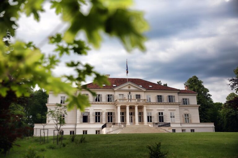 Domeniul Regal Săvârşin se deschide de 1 mai: Intrarea este liberă!