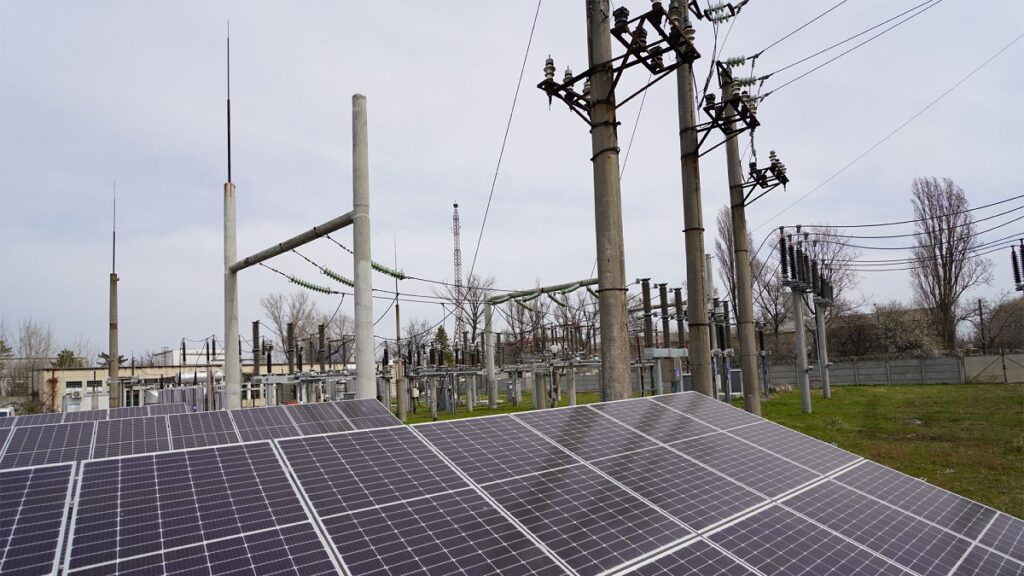 E-Distributie a investit 500.000 de euro in centrale fotovoltaice cu solutii de stocare integrate 
