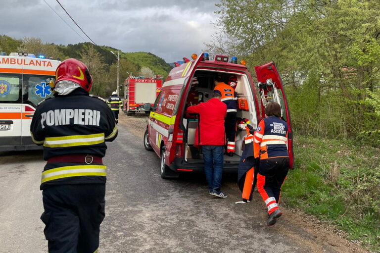 O mamă şi fiul ei au murit în a doua zi de Paşte, într-un cumplit accident în Budureasa