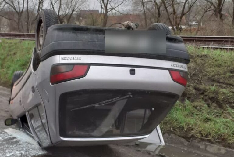 Accident rutier între Poieni și Bologa: Un șofer s-a răsturnat cu mașina!