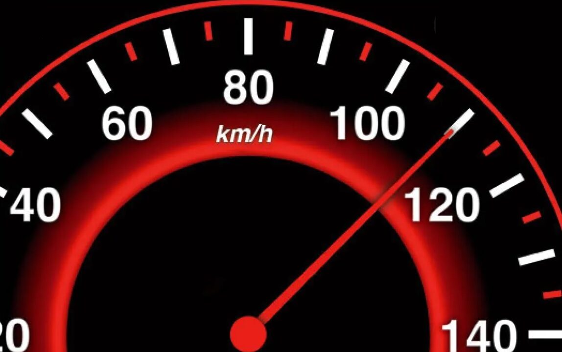 Vitezoman la doar 18 ani! Prins cu 133 km/h pe o stradă din Arad: A rămas fără permis pentru 150 de zile și a primit o amendă usturătoare!