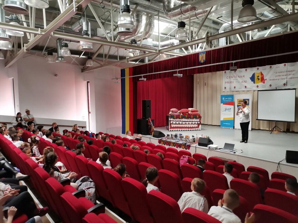 Elevii de la Școala „Mihai Vodă” din Mihai Viteazu s-au familiarizat cu obiceiurile și tradițiile populare din Cluj