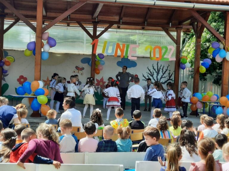 Grădinița cu Program Prelungit „Floare de colț” Brad a sărbătorit Ziua Copilului