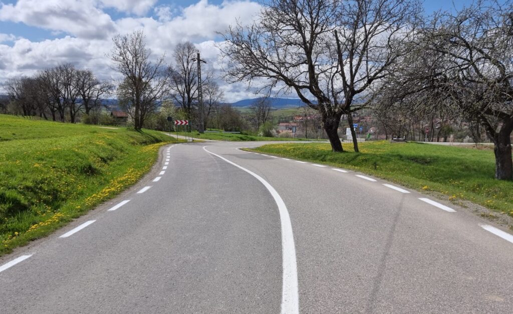 Lucrări de marcaje rutiere pe DJ 103J Sâncraiu-Alunișu-Săcuieu și DJ103H (DN 1)-Bologa-Săcuieu-Scrind Frăsinet