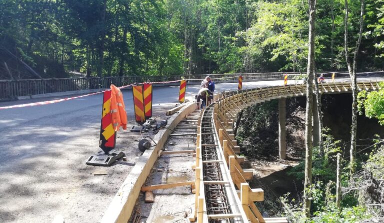 Lucrările de modernizare spectaculoase pe drumul Gilău-Someșu Rece-Mărișel în zona Tarnița!