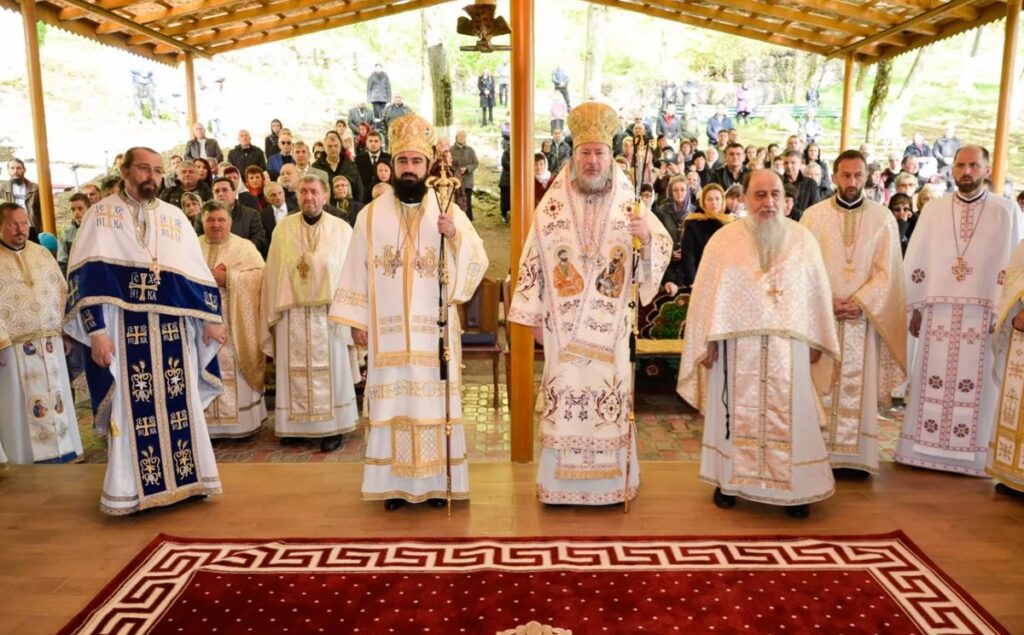 Mănăstirea Crișan și-a sărbătorit hramul în ziua sărbătorii Izvorului Tămăduirii