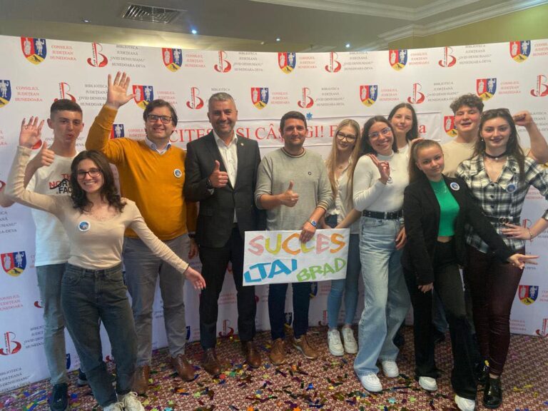 (VIDEO) Elevii Liceului „Avram Iancu” din Brad sunt campionii Hunedoarei! Au câștigat finala concursului „Citești și câștigi!”