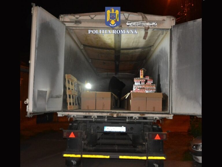 (VIDEO) Captură record a poliției din Alba: Camion încărcat cu peste un milion de țigarete nemarcate, a fost oprit pe DN1