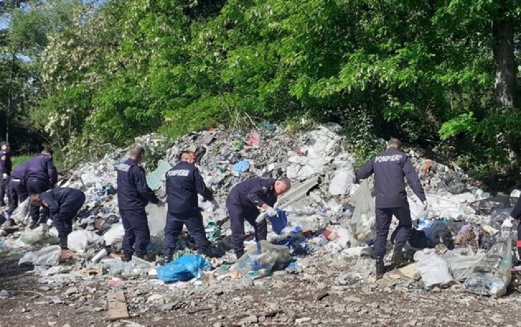 Pompierii din Aleșd, Beiuș și Ştei au adunat peste 100 de saci cu deşeuri, într-o acțiune de ecologizare