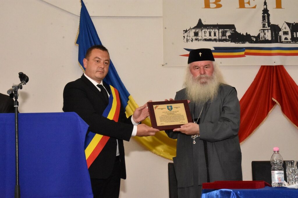 ÎPS Ioan Selejan a primit titlul de Cetățean de Onoare al Municipiului Beiuș
