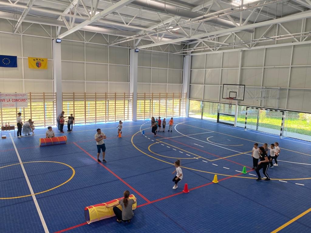 Grădinița „Floare de colț” din Brad a fost gazda concursului județean „Sportivii la concurs”