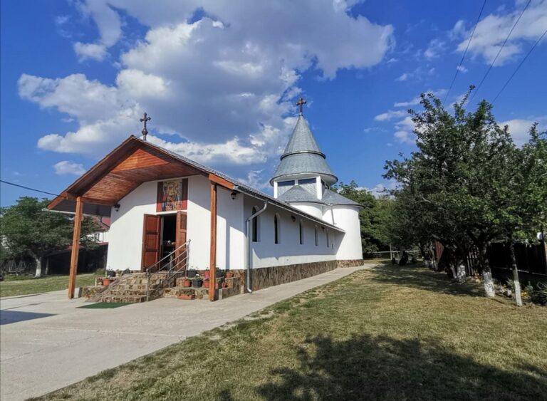 Încălțămintea Sfântului Ierarh Spiridon, făcătorul de minuni, ajunge la Schitul de la Valea lui Mihai