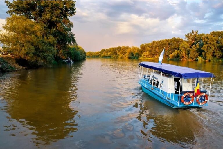 De astăzi, start la prima cursă cu VAPORAȘUL pe Mureș în Șoimuș